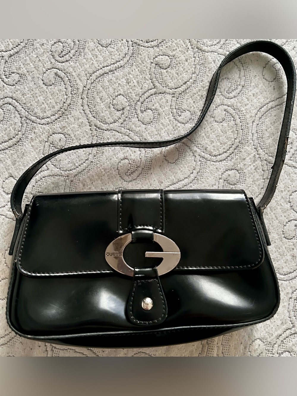 Vintage Y2K Guess Black Patent leather shoulder Bag silver G baguette